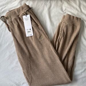 Alo Muse Sweatpants Graveled Heather. BRAND NEW!